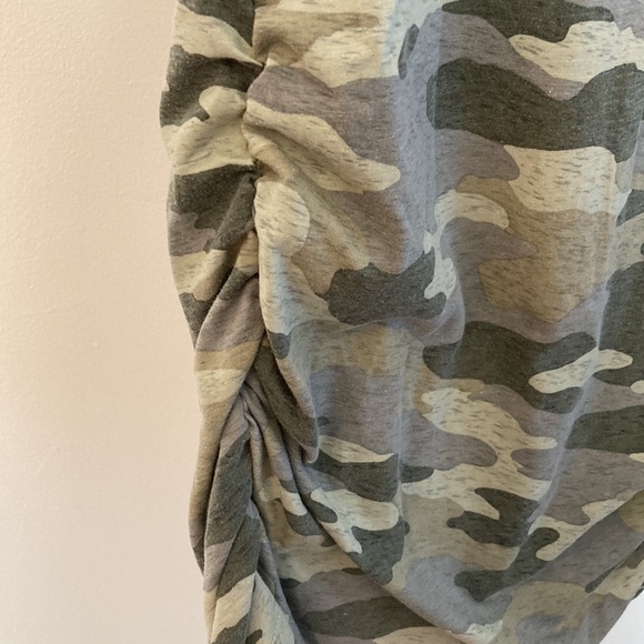 Sonoma Camo tee maternity xs - Picture 4 of 5